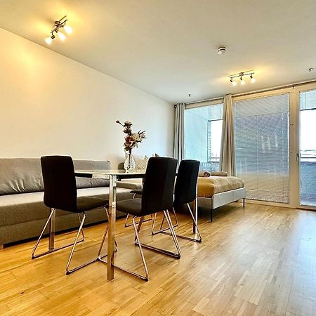High Rise, Netflix, 2 Min To Main Station Apartment Wien Ngoại thất bức ảnh