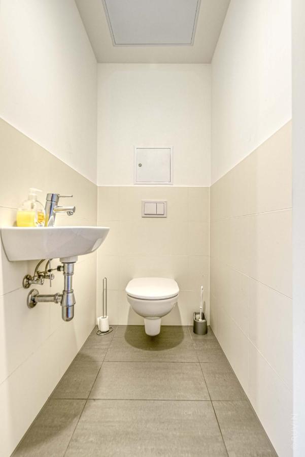 High Rise, Netflix, 2 Min To Main Station Apartment Wien Ngoại thất bức ảnh