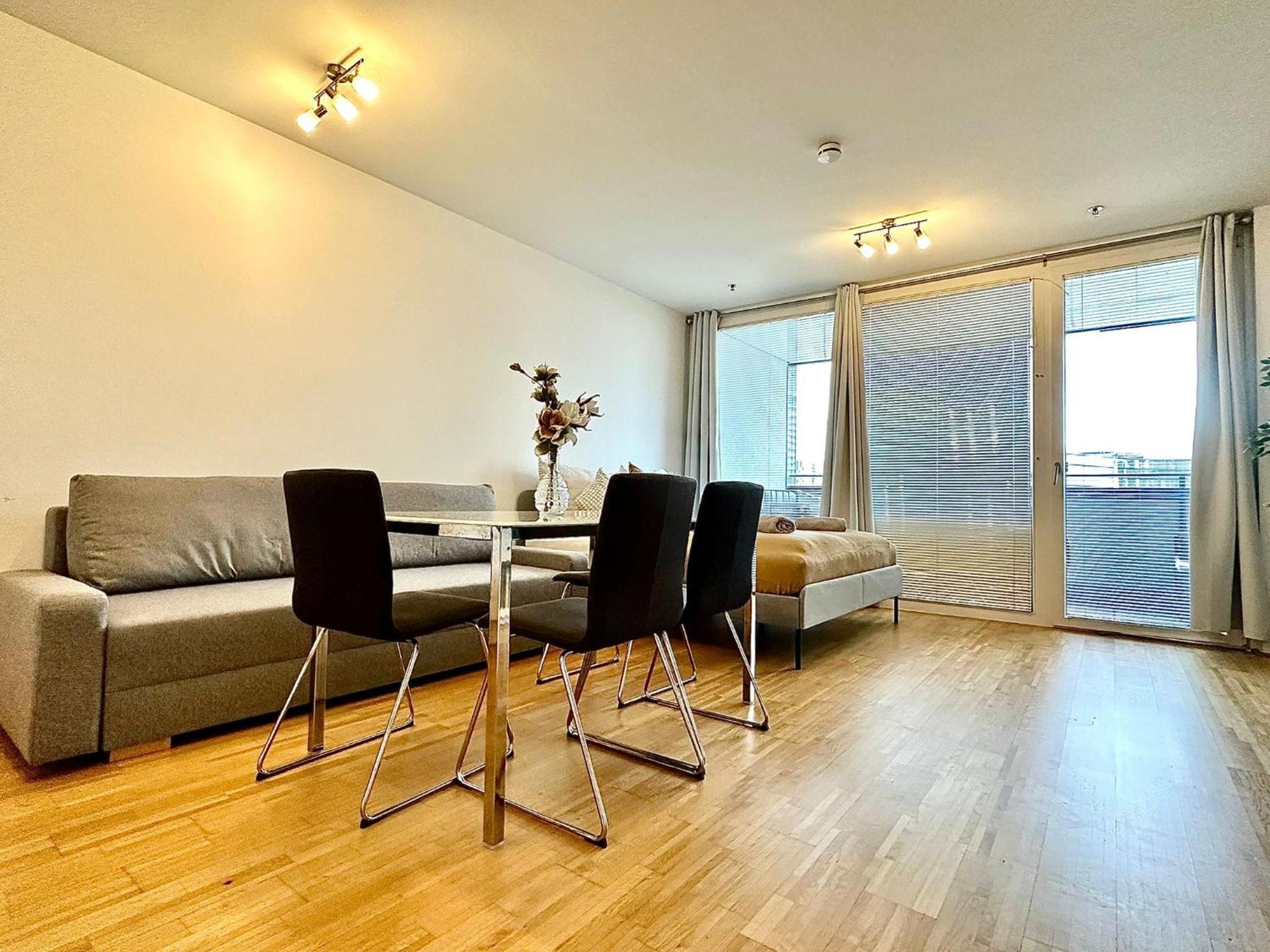 High Rise, Netflix, 2 Min To Main Station Apartment Wien Ngoại thất bức ảnh